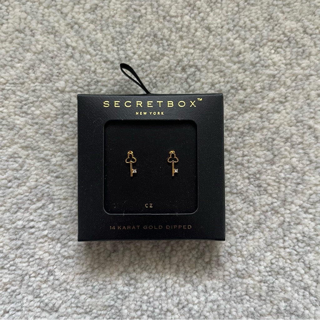 Nwt Secret Box Key Stud Earrings In Gold